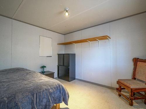Bachelor - 4310 Ch. Du Cordon, Varennes, QC - Indoor Photo Showing Bedroom