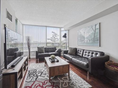 710-75 King St E, Mississauga, ON - Indoor Photo Showing Living Room