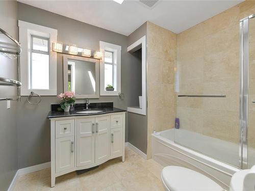 2204 Belmont Ave, Victoria, BC - Indoor Photo Showing Bathroom