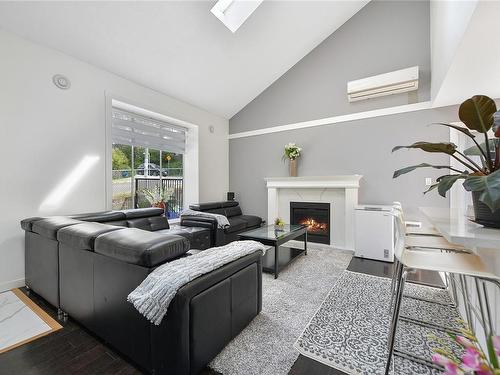 2204 Belmont Ave, Victoria, BC - Indoor With Fireplace