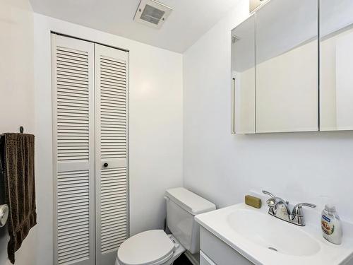 101-1021 Collinson St, Victoria, BC - Indoor Photo Showing Bathroom