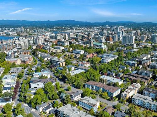 101-1021 Collinson St, Victoria, BC - Outdoor With View