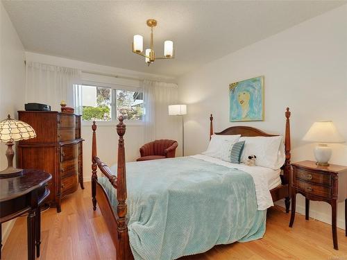 6-1184 Clarke Rd, Central Saanich, BC - Indoor Photo Showing Bedroom