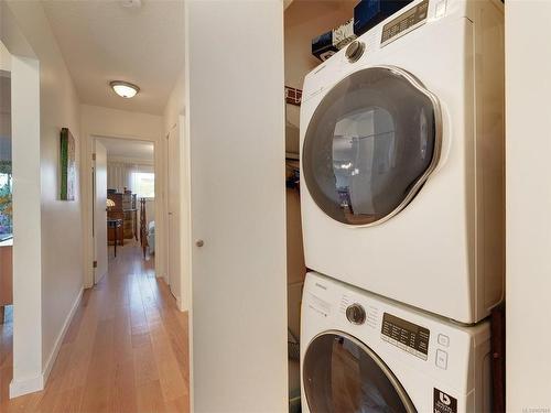 6-1184 Clarke Rd, Central Saanich, BC - Indoor Photo Showing Laundry Room