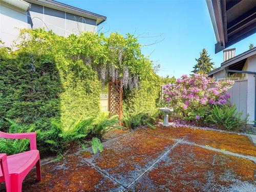 6-1184 Clarke Rd, Central Saanich, BC - Outdoor