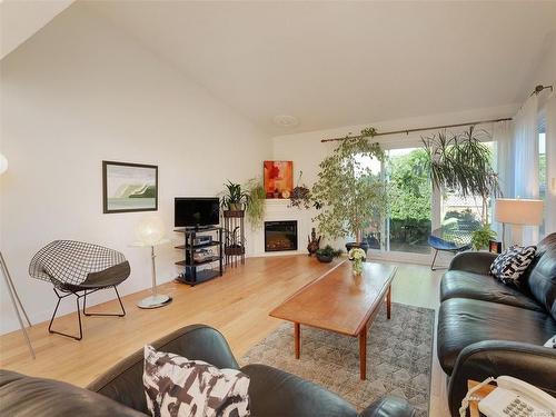 6-1184 Clarke Rd, Central Saanich, BC - Indoor Photo Showing Living Room With Fireplace