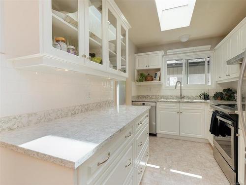 6-1184 Clarke Rd, Central Saanich, BC - Indoor Photo Showing Kitchen With Upgraded Kitchen