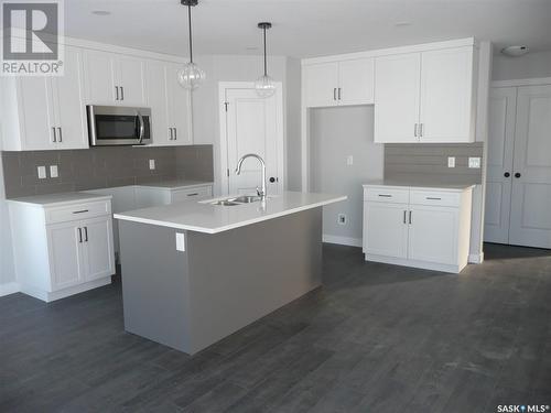 304 Pepper Place, Saskatoon, SK - Indoor Photo Showing Kitchen With Double Sink With Upgraded Kitchen