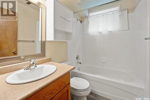 712 Albert Avenue, Saskatoon, SK - Indoor Photo Showing Bathroom