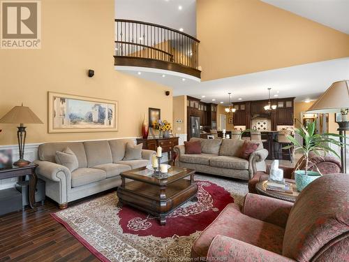 6515 Matchette Road, Lasalle, ON - Indoor Photo Showing Living Room