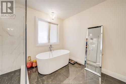 328 Benson Court, Amherstburg, ON - Indoor Photo Showing Bathroom