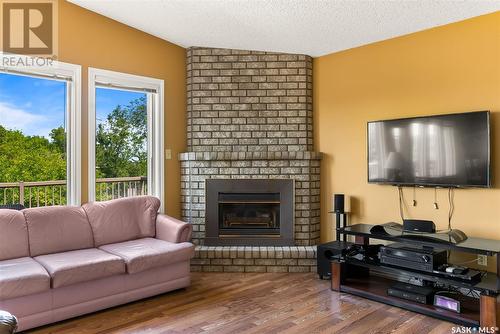 577 Macmurchy Avenue, Regina Beach, SK - Indoor Photo Showing Living Room With Fireplace