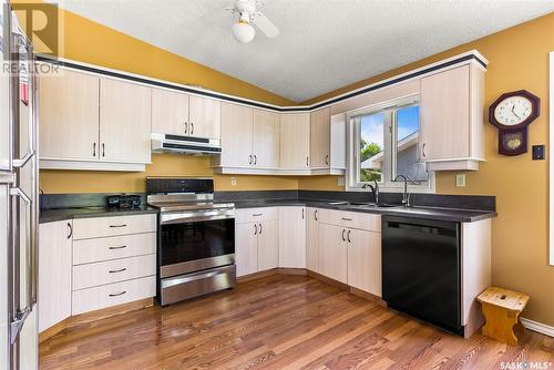 577 Macmurchy Avenue, Regina Beach, SK - Indoor Photo Showing Kitchen With Double Sink