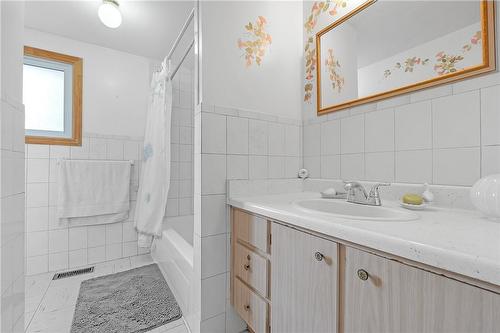 422 Jackson Street W, Hamilton, ON - Indoor Photo Showing Bathroom