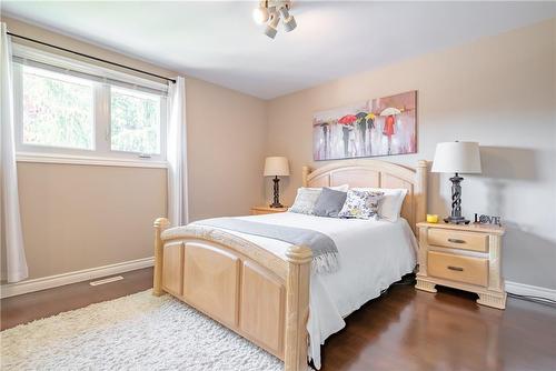 87 Monte Drive, Hamilton, ON - Indoor Photo Showing Bedroom