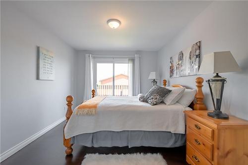 87 Monte Drive, Hamilton, ON - Indoor Photo Showing Bedroom