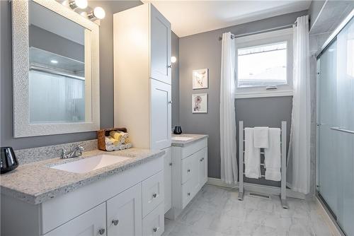 87 Monte Drive, Hamilton, ON - Indoor Photo Showing Bathroom