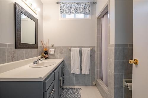 87 Monte Drive, Hamilton, ON - Indoor Photo Showing Bathroom