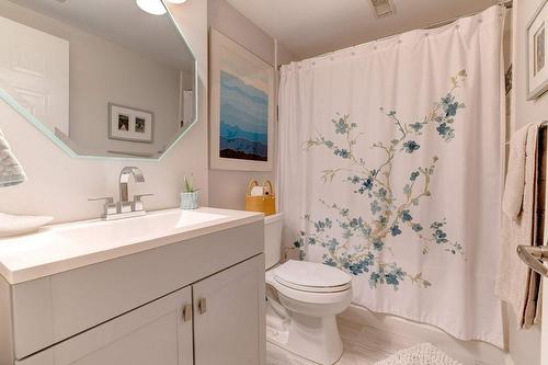 1275 Maple Crossing Boulevard|Unit #22, Burlington, ON - Indoor Photo Showing Bathroom