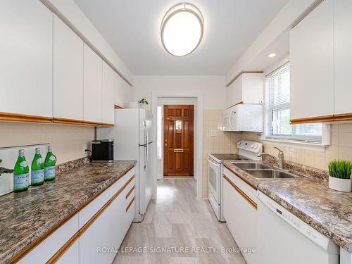 406 Lara Wood, Mississauga, ON - Indoor Photo Showing Kitchen With Double Sink