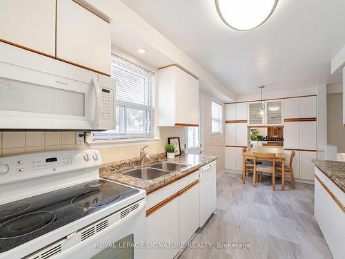 406 Lara Wood, Mississauga, ON - Indoor Photo Showing Kitchen With Double Sink