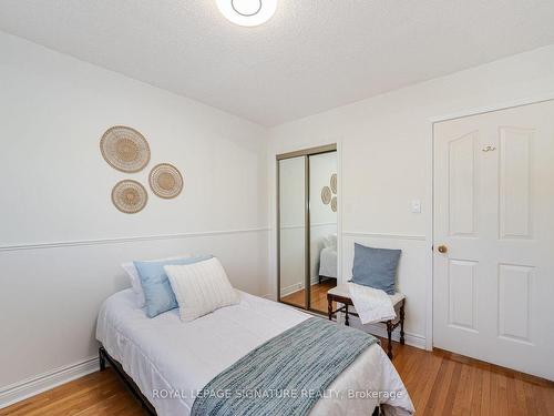 406 Lara Wood, Mississauga, ON - Indoor Photo Showing Bedroom