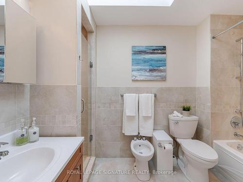 406 Lara Wood, Mississauga, ON - Indoor Photo Showing Bathroom