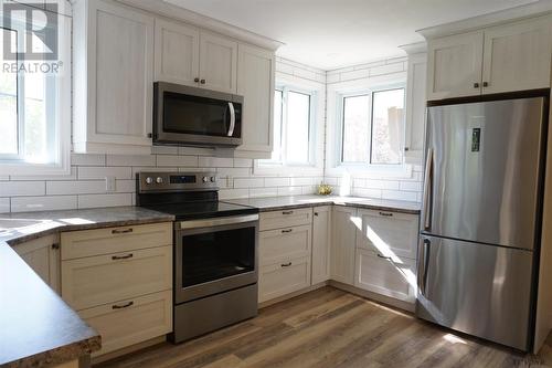 131 Meridian Ave, Temiskaming Shores, ON - Indoor Photo Showing Kitchen With Double Sink With Upgraded Kitchen