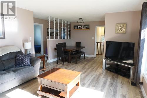 131 Meridian Ave, Temiskaming Shores, ON - Indoor Photo Showing Living Room