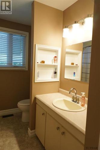 131 Meridian Ave, Temiskaming Shores, ON - Indoor Photo Showing Bathroom