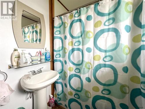 105 Anson Dr, Iroquois Falls, ON - Indoor Photo Showing Bathroom