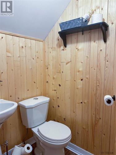 105 Anson Dr, Iroquois Falls, ON - Indoor Photo Showing Bathroom