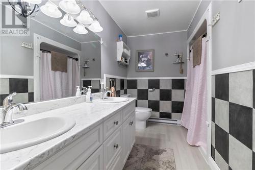 6 Dundas, Saint-Antoine, NB - Indoor Photo Showing Bathroom