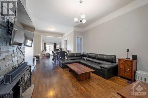 123 York Street, Ottawa, ON - Indoor Photo Showing Living Room