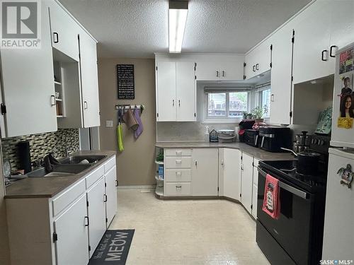 1662 102Nd Street, North Battleford, SK - Indoor Photo Showing Kitchen With Double Sink