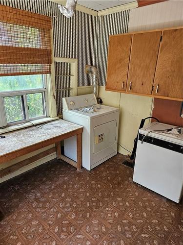 71 Poulette Street, Hamilton, ON - Indoor Photo Showing Laundry Room