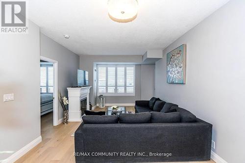 718 - 16 Dallimore Circle, Toronto, ON - Indoor Photo Showing Living Room