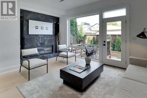 91 Alameda Avenue, Toronto, ON - Indoor Photo Showing Living Room