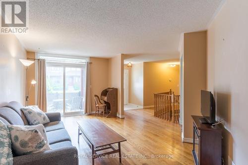 203 - 245 Elgin Street W, Cobourg, ON - Indoor Photo Showing Living Room