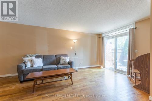 203 - 245 Elgin Street W, Cobourg, ON - Indoor Photo Showing Living Room