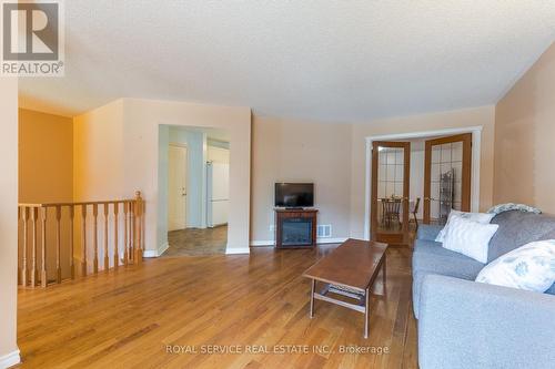 203 - 245 Elgin Street W, Cobourg, ON - Indoor Photo Showing Living Room