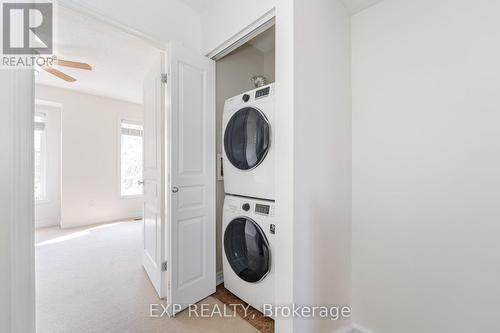690 Rowley Common, Burlington, ON - Indoor Photo Showing Laundry Room