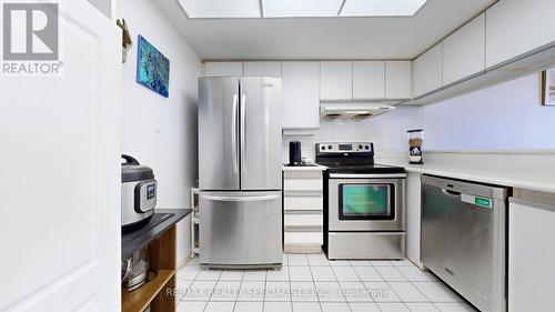 2606 - 550 Webb Drive, Mississauga, ON - Indoor Photo Showing Kitchen