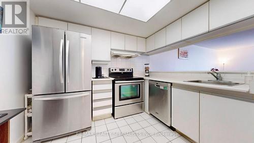 2606 - 550 Webb Drive, Mississauga, ON - Indoor Photo Showing Kitchen