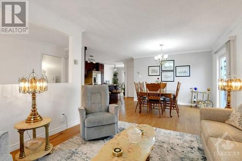 902 Morris Street, Rockland, ON - Indoor Photo Showing Living Room