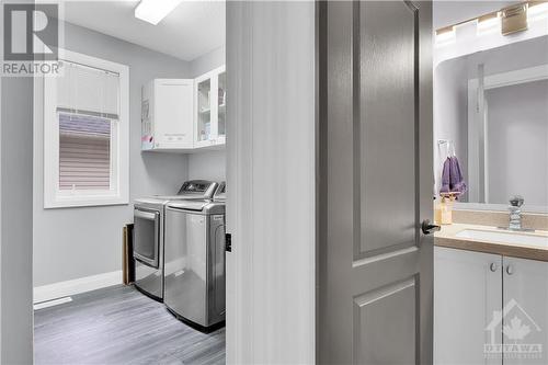 52 Forest Gate Way, Ottawa, ON - Indoor Photo Showing Laundry Room