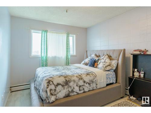 10856 97 St Nw, Edmonton, AB - Indoor Photo Showing Bedroom