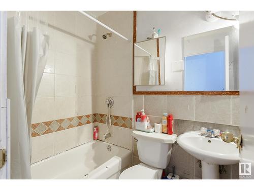 10856 97 St Nw, Edmonton, AB - Indoor Photo Showing Bathroom