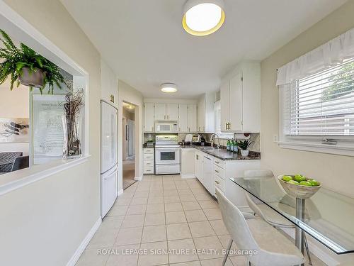 1258 Canvey Cres, Mississauga, ON - Indoor Photo Showing Kitchen