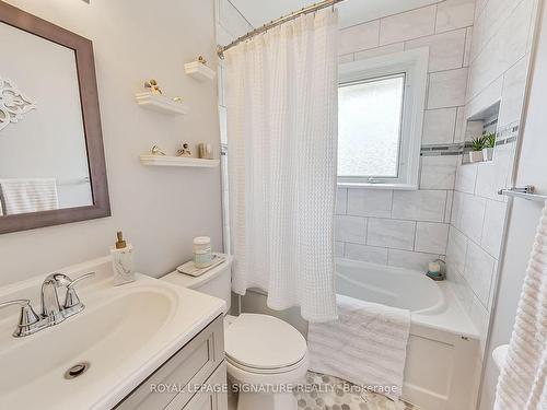 1258 Canvey Cres, Mississauga, ON - Indoor Photo Showing Bathroom